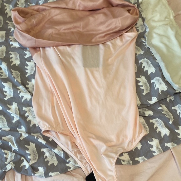 NWT PrettyLittle Things Cowl Neck Bodysuit - Picture 3 of 3